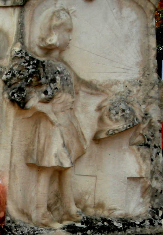 Monument aux morts de Seilh (Midi-Pyrénées), détail de la fillette
